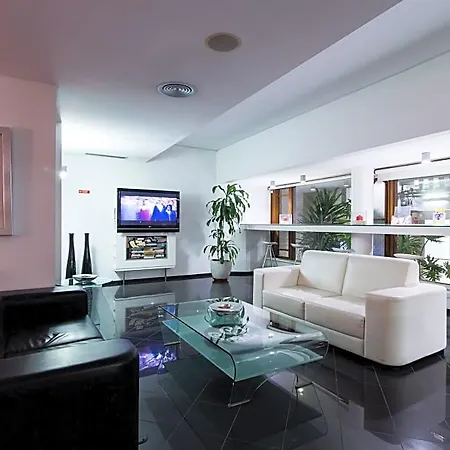 Globo Hotel 3*